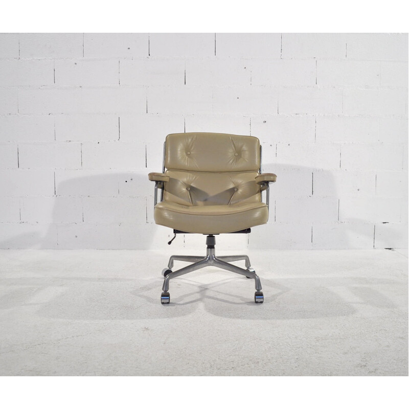 Fauteuil de bureau Lobby Chair en cuir crème, EAMES - 1970