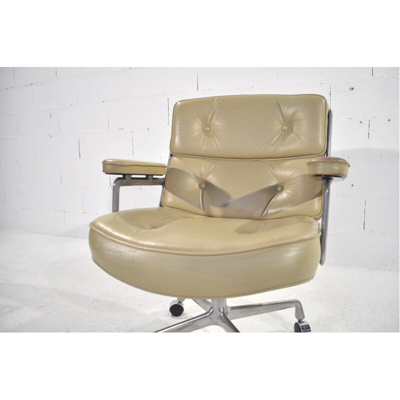 Lobby chair in leather and aluminum, EAMES - 1970s