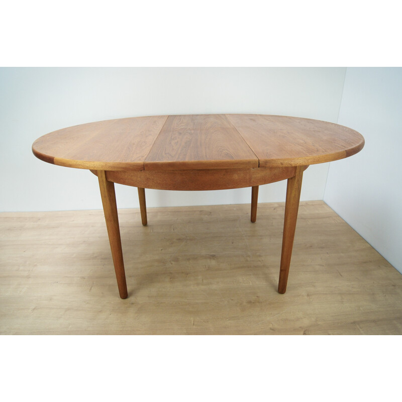 Vintage oval dining extendable oak table - 1960s