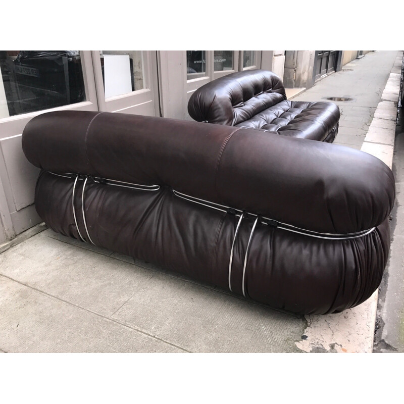 Vintage pair of "Soriana" sofa in chocolate leather by Afra & Tobia Scarpa for Cassina - 1970s