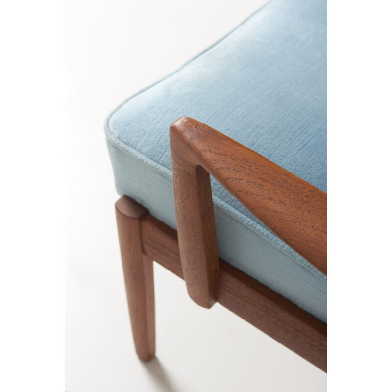 Suite de 2 fauteuils lounge en velours bleu en teck par Tove & Edvard Kindt-Larsen - 1958