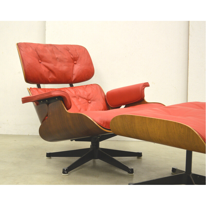Vintage lounge chair and ottoman in read leather by Herman Miller for Charles & Ray Eames - 1950s