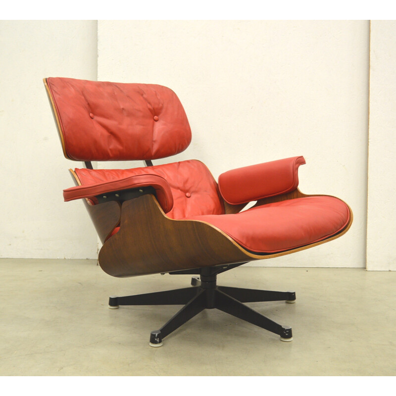 Fauteuil lounge et ottoman vintage en cuir rouge par Herman Miller pour Charles & Ray Eames - 1950