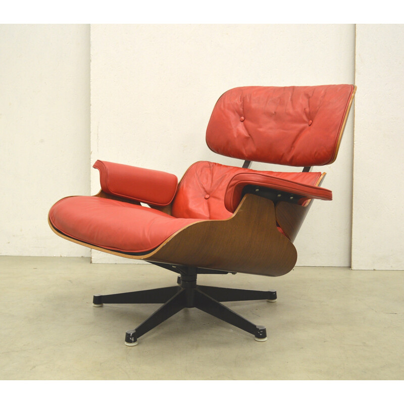 Fauteuil lounge et ottoman vintage en cuir rouge par Herman Miller pour Charles & Ray Eames - 1950