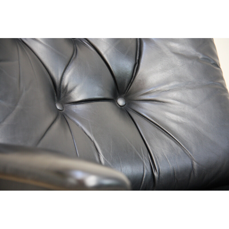 Vintage armchair in black leather and chroom plated steel with wheels - 1960s