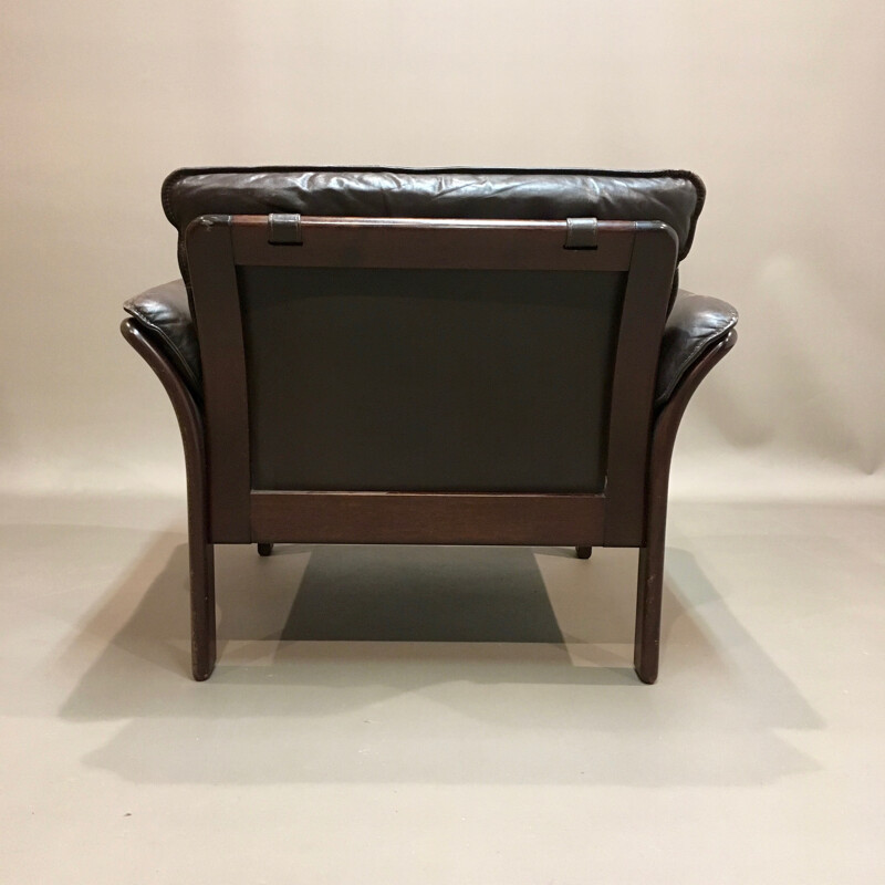 Vintage scandinavian armchair in brown leather - 1960s