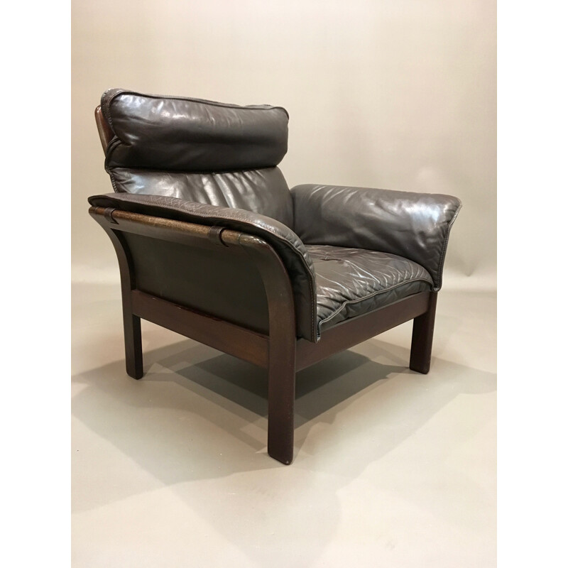 Vintage scandinavian brown armchair in leather - 1960s