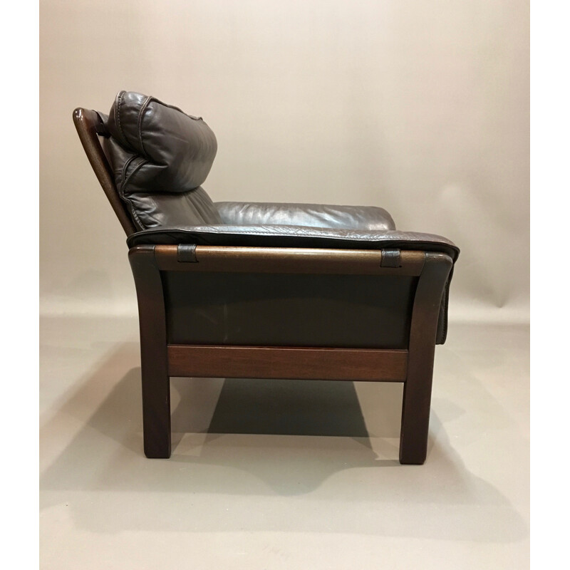 Vintage scandinavian brown armchair in leather - 1960s