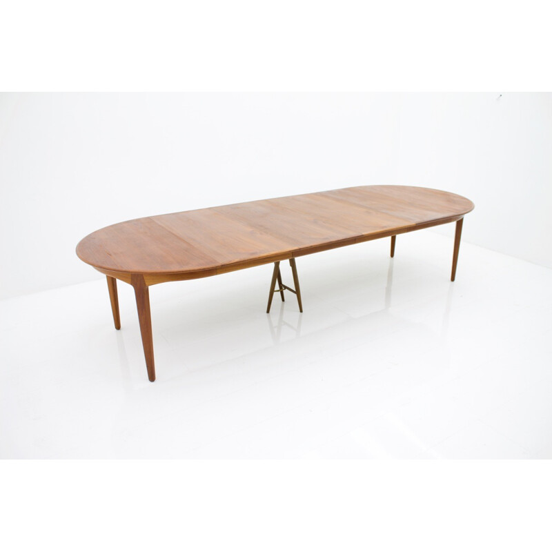 Table à repas en teck " Modèle 62" par Henning Kjaernulf pour Sorø Stolefabrik - 1958