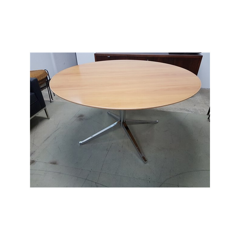 Vintage round table by Knoll - 1960s