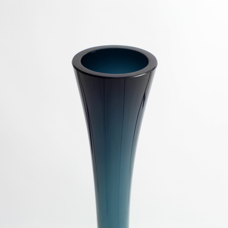 Grand vase vintage en verre teinté bleu d'Arthur Percy par Gullaskruf - 1960