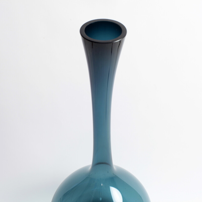 Grand vase vintage en verre teinté bleu d'Arthur Percy par Gullaskruf - 1960
