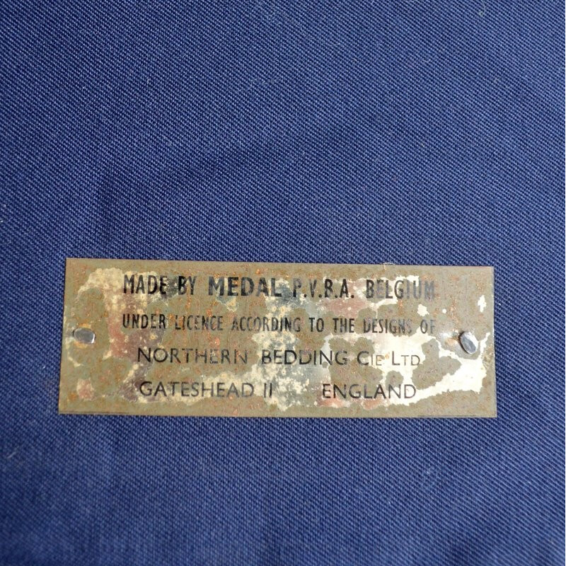 Canapé vintage avec pieds en laiton par Medal Belgium - 1950