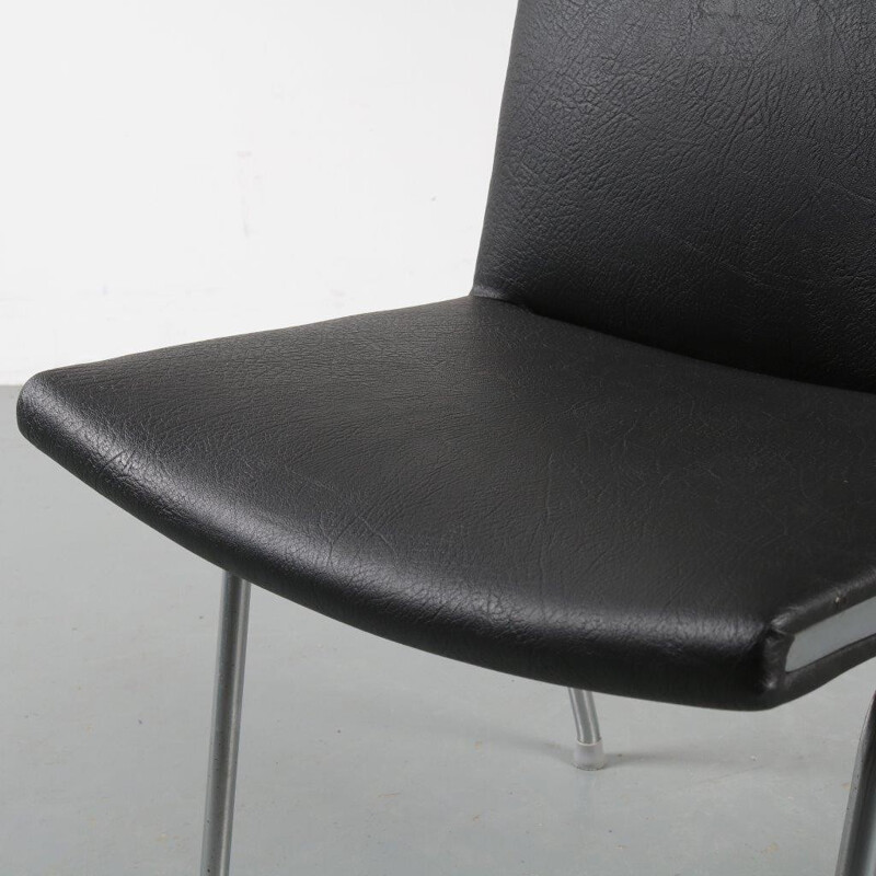 Vintage AP-40 armchair by Hans Wegner - 1950s