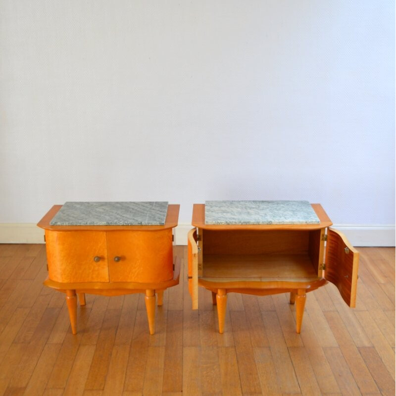 Paire de tables de chevets vintage en bois d'érable et vernis laqué - 1950