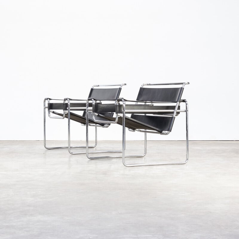 Set of 2 armchairs "Wassily" B3 in black leather by Marcel Breuer for Gavina - 1930s