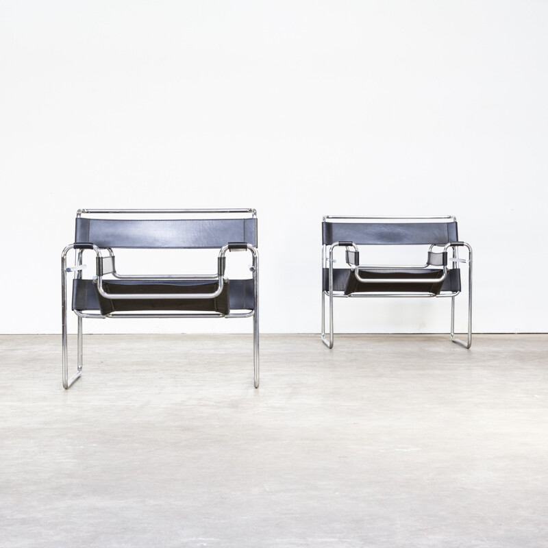 Set of 2 armchairs "Wassily" B3 in black leather by Marcel Breuer for Gavina - 1930s