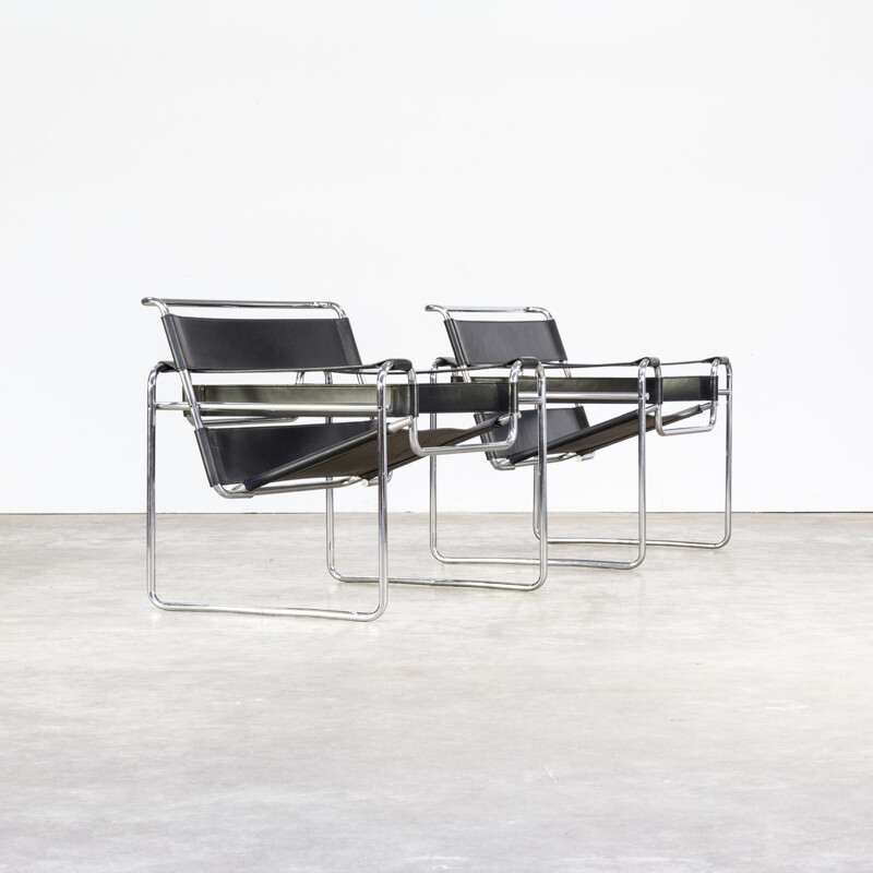 Set of 2 armchairs "Wassily" B3 in black leather by Marcel Breuer for Gavina - 1930s