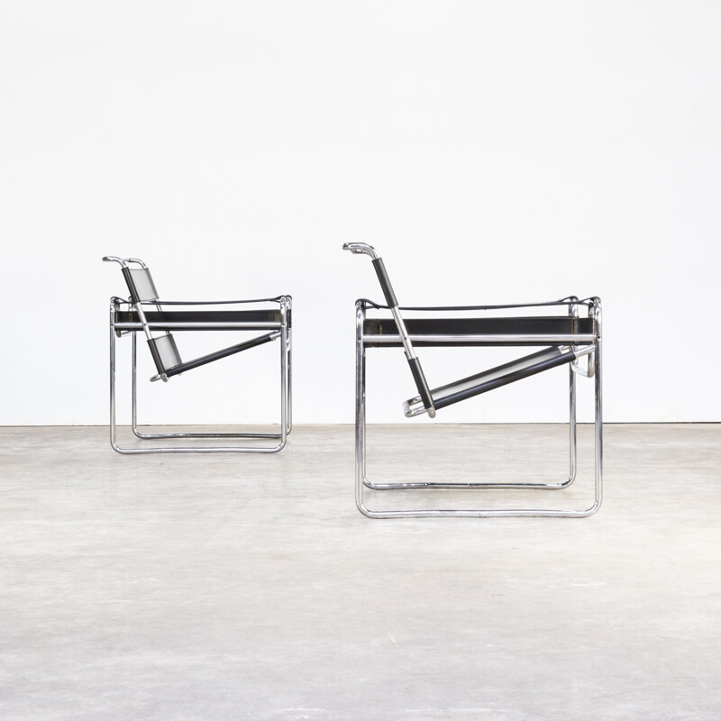 Set of 2 armchairs "Wassily" B3 in black leather by Marcel Breuer for Gavina - 1930s