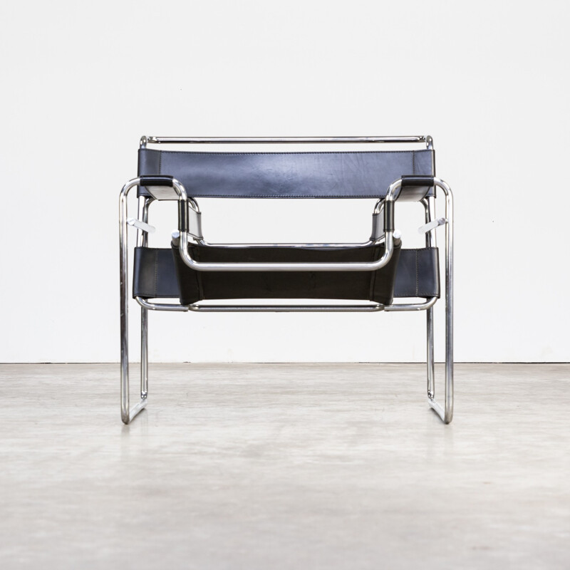 Suite de 2 fauteuils "Wassily" B3 en cuir noir par Marcel Breuer pour Gavina - 1930