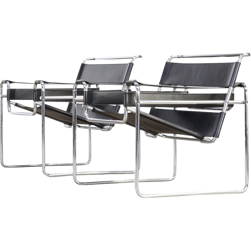 Suite de 2 fauteuils "Wassily" B3 en cuir noir par Marcel Breuer pour Gavina - 1930