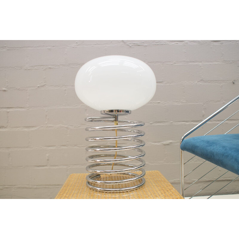 Lampe de table vintage chromée avec abat-jour ovale en verre opalin - 1960