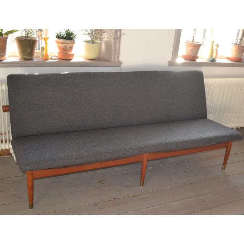 Coppia di divani vintage modello 137 di Finn Juhl per la Francia