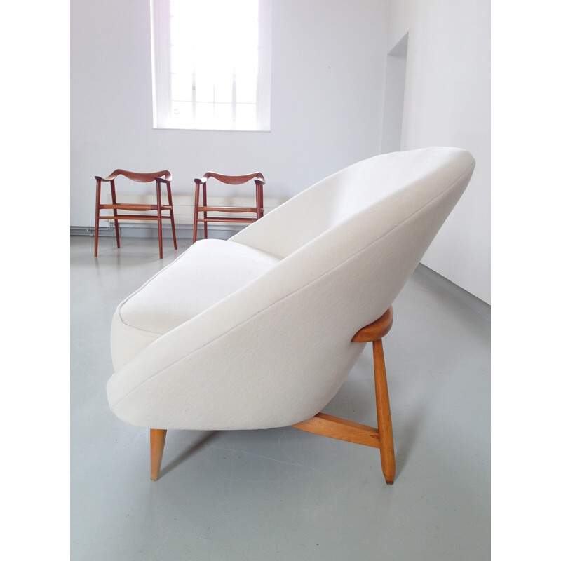 Vintage sofa in white velvet by Theo Ruth for Artifort  - 1960s