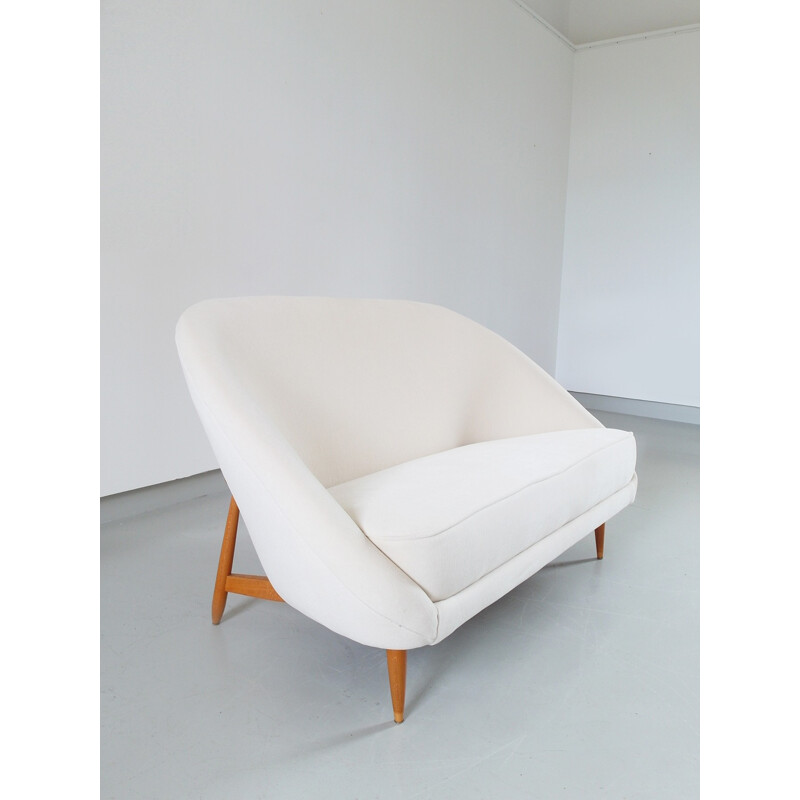 Vintage sofa in white velvet by Theo Ruth for Artifort  - 1960s