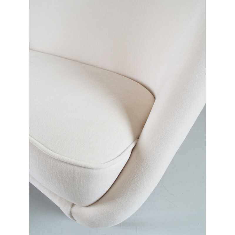 Vintage sofa in white velvet by Theo Ruth for Artifort  - 1960s