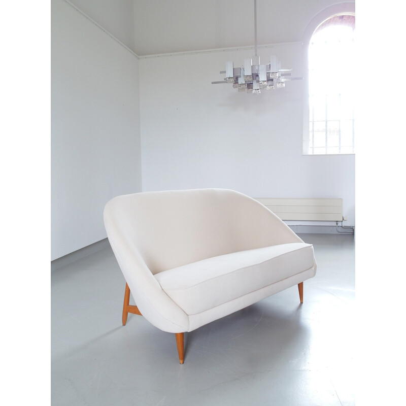 Vintage sofa in white velvet by Theo Ruth for Artifort  - 1960s