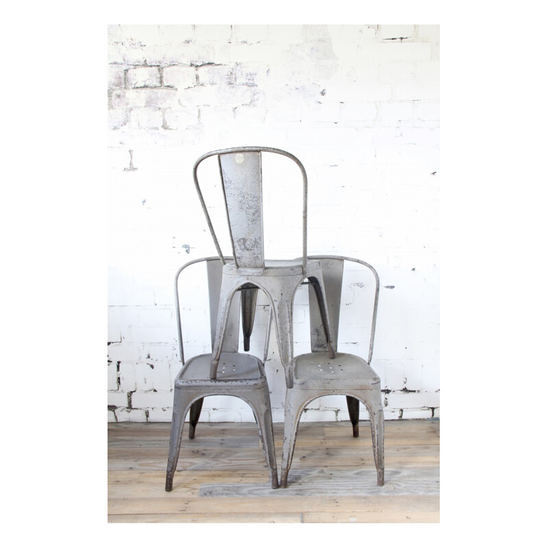 Lot de 3 chaises grises Tolix A de Xavier Pauchard - 1930