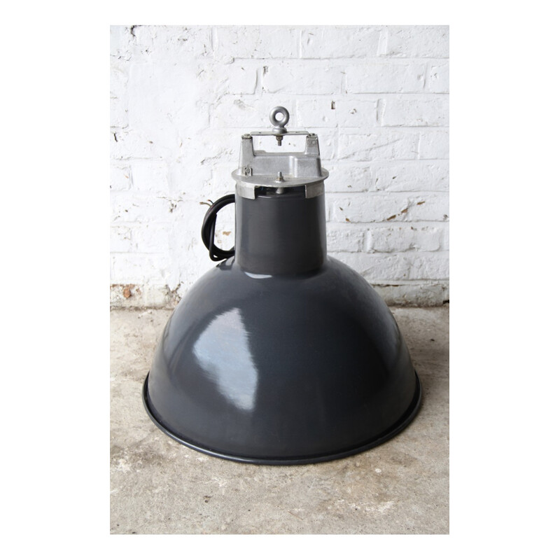 https://www.design-market.eu/519992-large_default/industrielle-vintage-blaulichtlampe-der-mazda-fabrik-1950.jpg