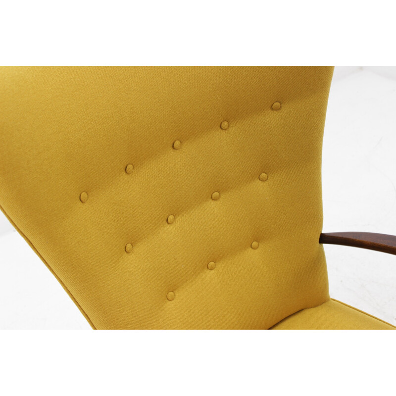 Vintage "Wing" yellow armchair by Fritz Hansen - 1960s