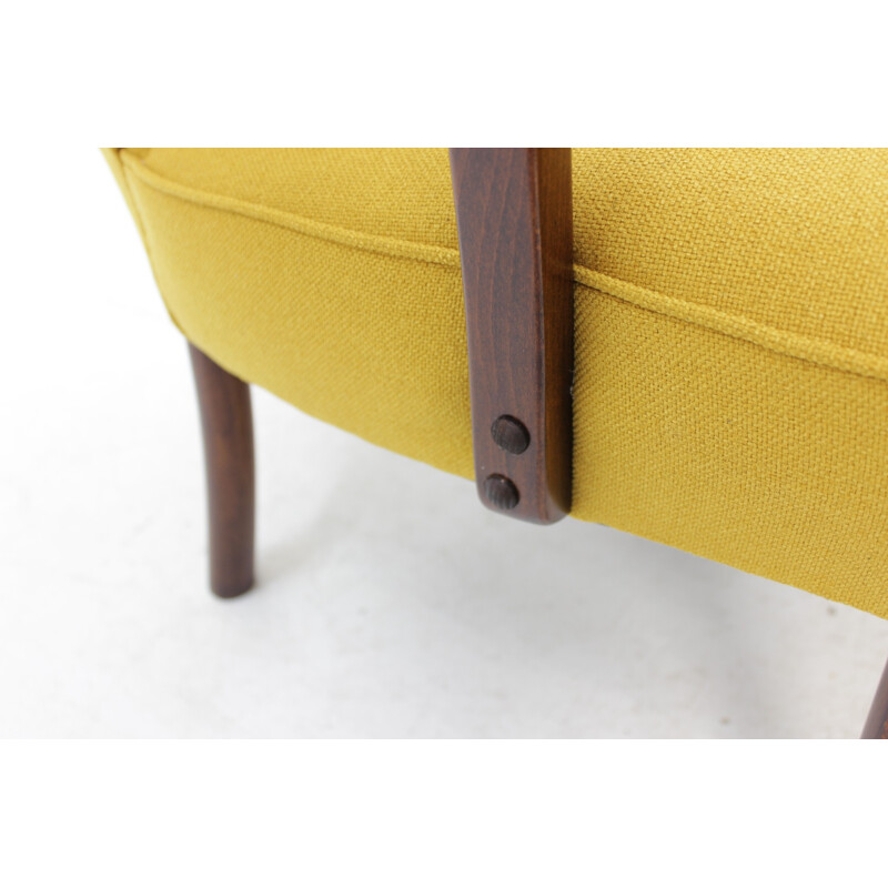 Vintage "Wing" yellow armchair by Fritz Hansen - 1960s