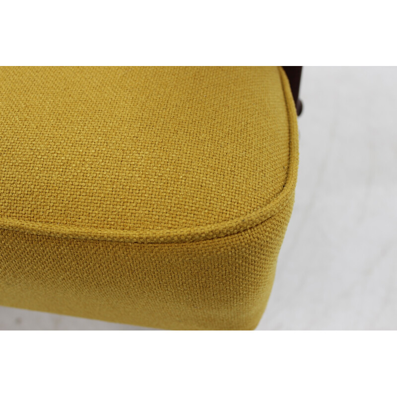 Vintage "Wing" yellow armchair by Fritz Hansen - 1960s