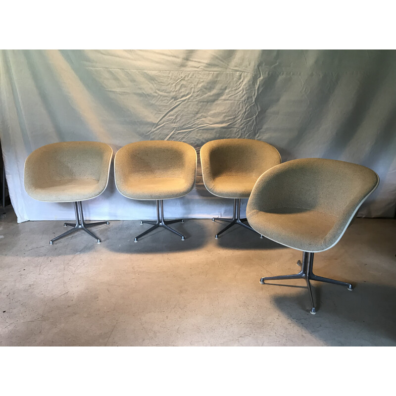 Suite de 4 fauteuils vintage en tissu beige par Eames - 1960