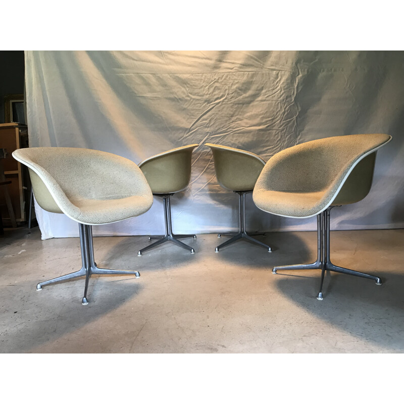Suite de 4 fauteuils vintage en tissu beige par Eames - 1960
