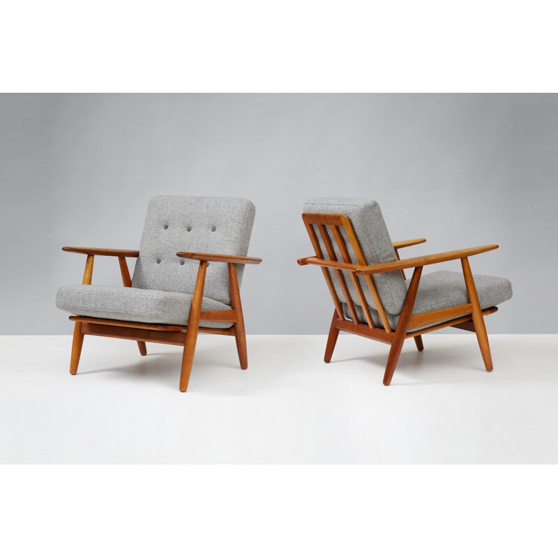 Suite de 2 fauteuils GE-240 en chêne par Hans Wegner - 1950