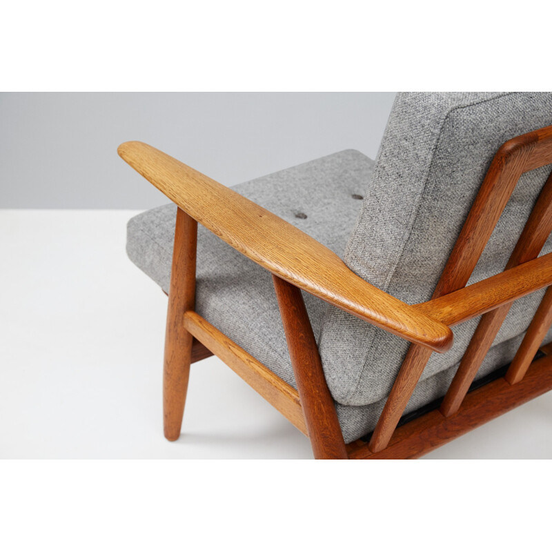 Suite de 2 fauteuils GE-240 en chêne par Hans Wegner - 1950