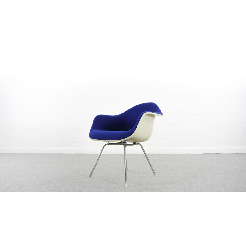 Fauteuil vintage bleu avec piètement bas en H par Charles Eames pour Herman Miller - 1970