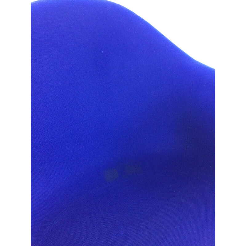 Fauteuil vintage bleu avec piètement bas en H par Charles Eames pour Herman Miller - 1970