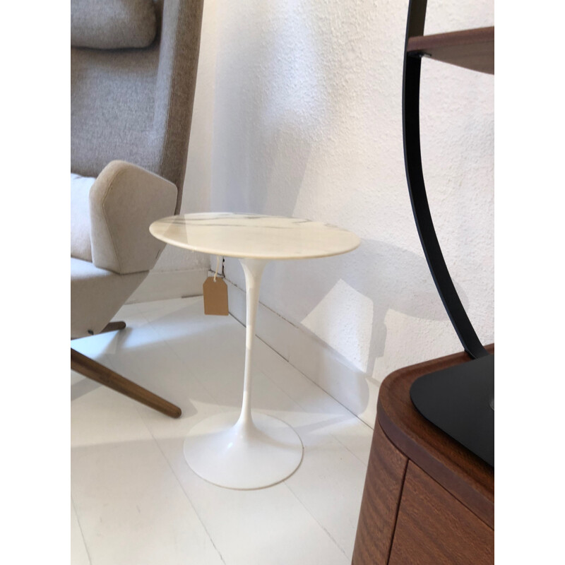 White vintage pedestal table by Eero Saarinen - 1990s