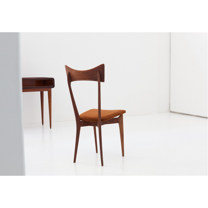 Suite de 6 chaises à repas en cuir naturel et acajou par Ico Parisi - 1950