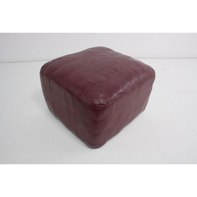 Pouf Vintage en Cuir Patchwork Bordeaux - 1960