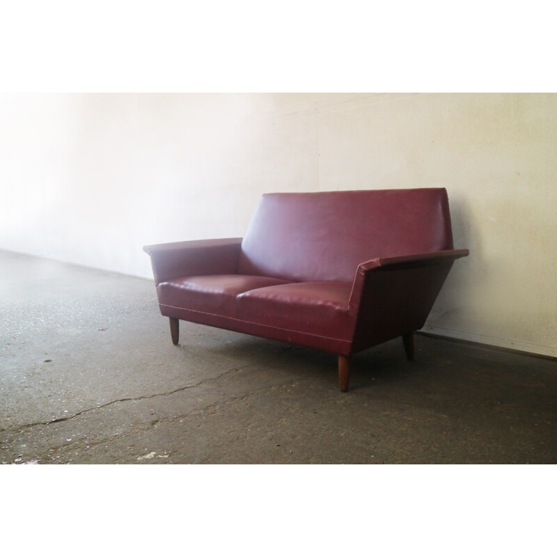 Danish vintage burgundy 2-seater sofa in vinyl - 1960s