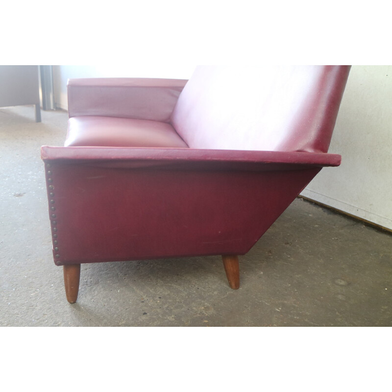 Danish vintage burgundy 2-seater sofa in vinyl - 1960s