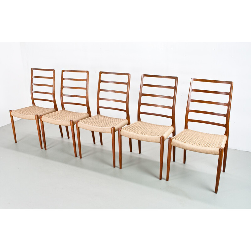 Suite de 5 chaises  à repas vintage par N.O.Moller pourJ.L. Møllers - 1950