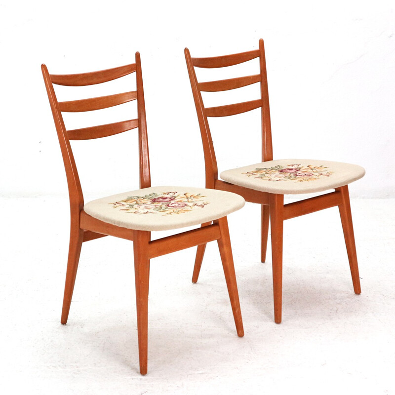 Suite de 2 chaises à repas en hêtre avec motif floral - 1950