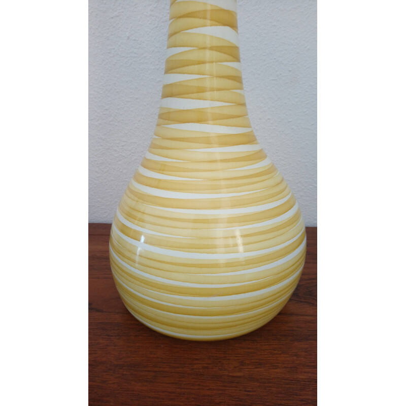 Grand vase jaune en verre -1970